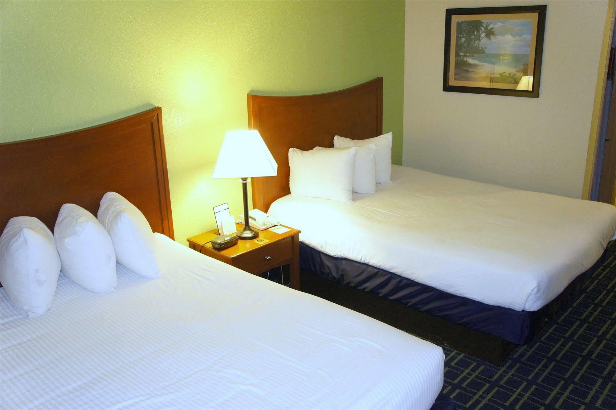 Emerald Coast Inn & Suites フォート・ウォルトン・ビーチ エクステリア 写真